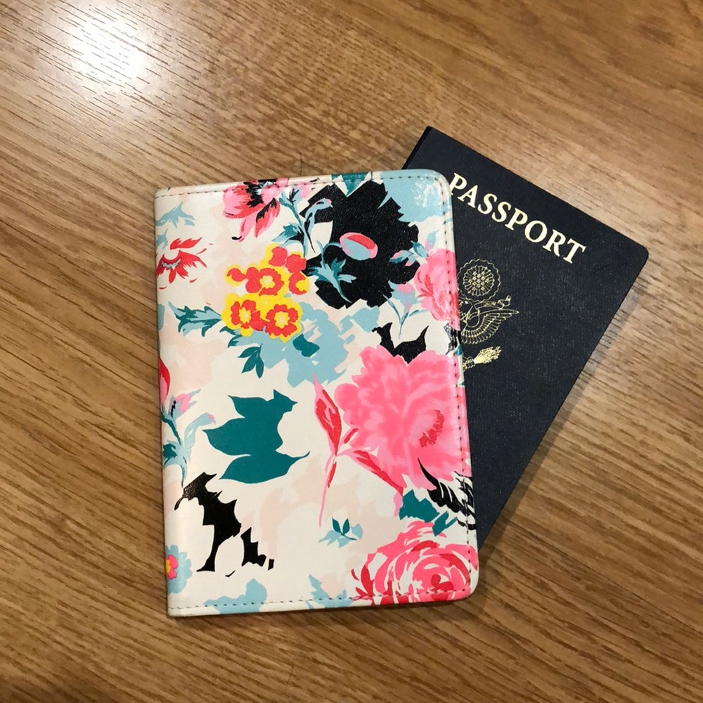 Ban.do passport holder